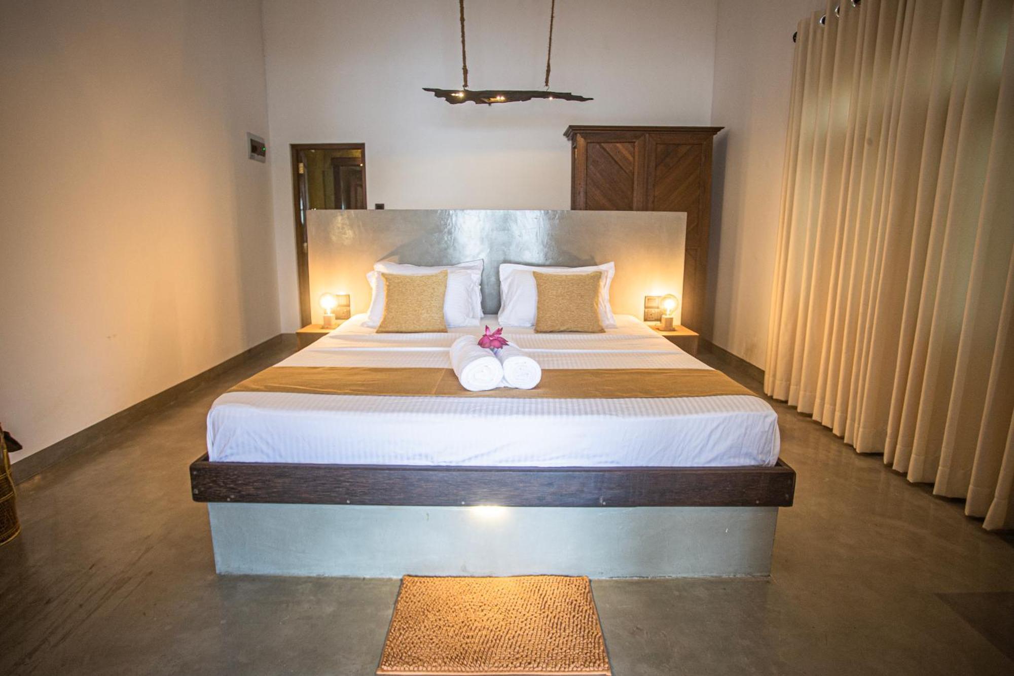 Aki Luna Lagoon Resort Hikkaduwa Bagian luar foto