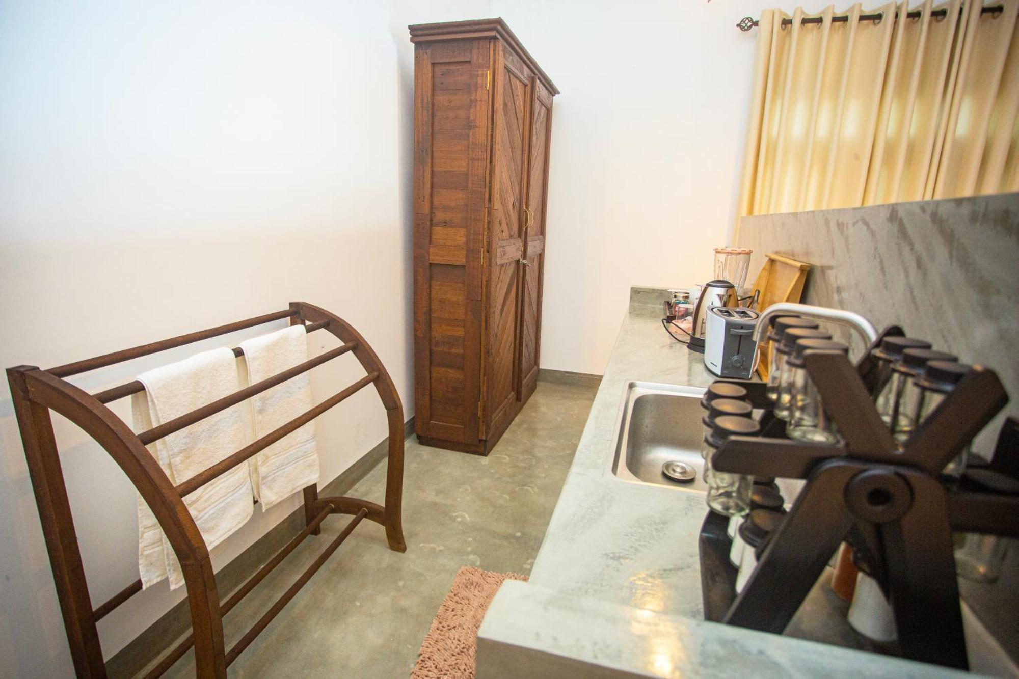 Aki Luna Lagoon Resort Hikkaduwa Bagian luar foto