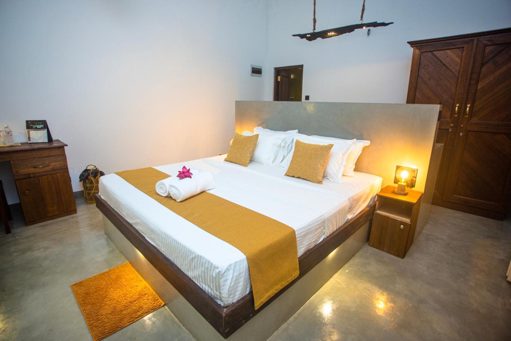 Aki Luna Lagoon Resort Hikkaduwa Bagian luar foto