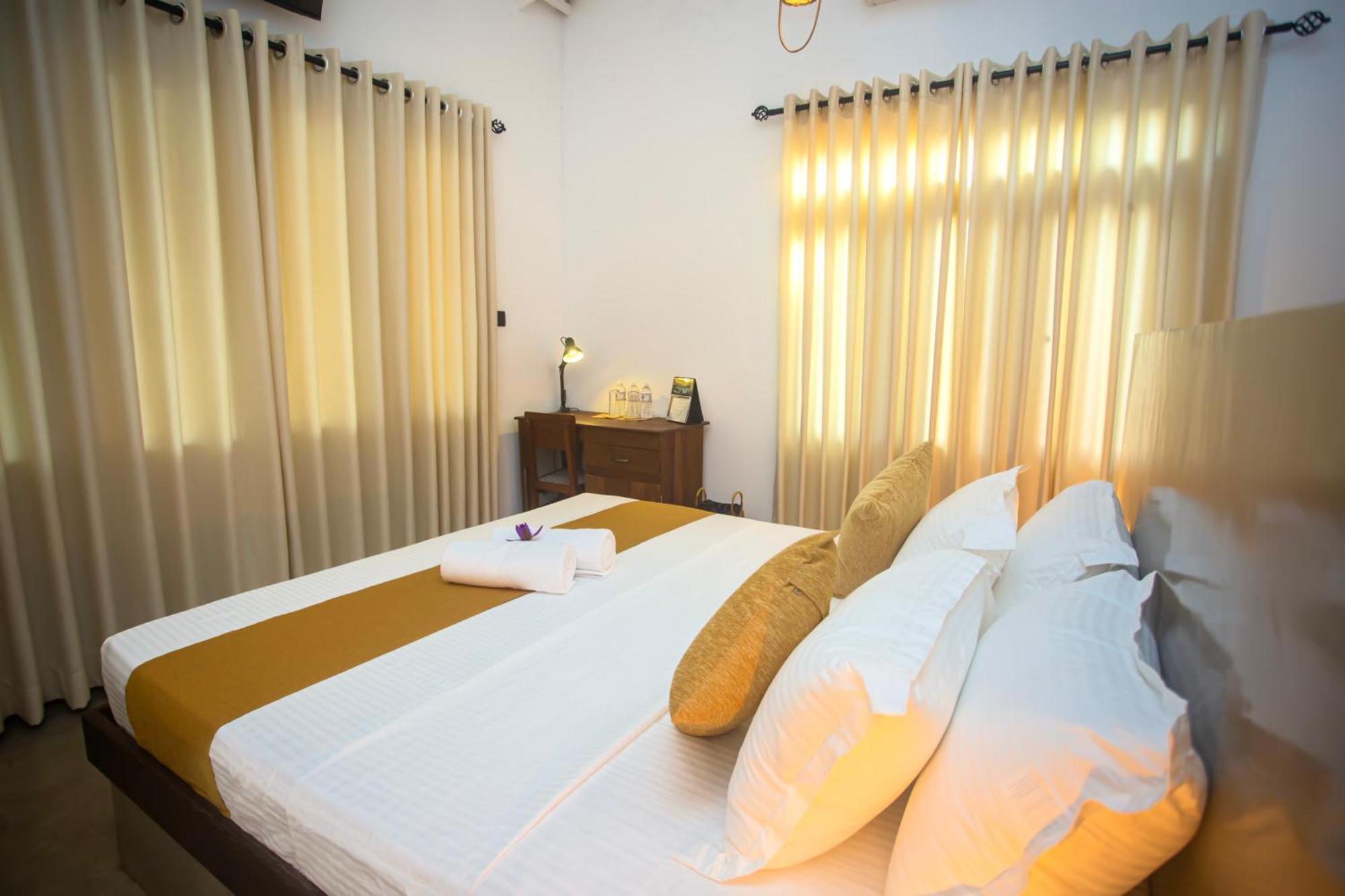 Aki Luna Lagoon Resort Hikkaduwa Bagian luar foto