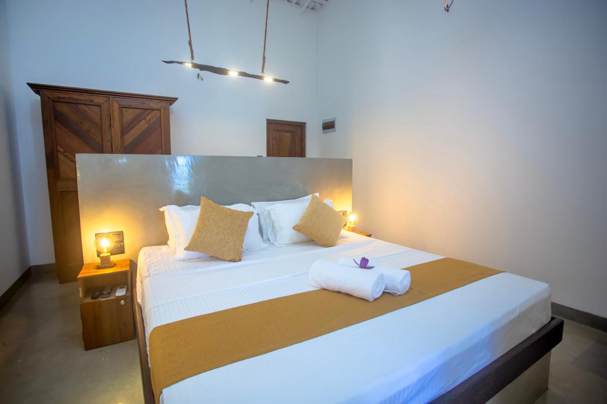 Aki Luna Lagoon Resort Hikkaduwa Bagian luar foto