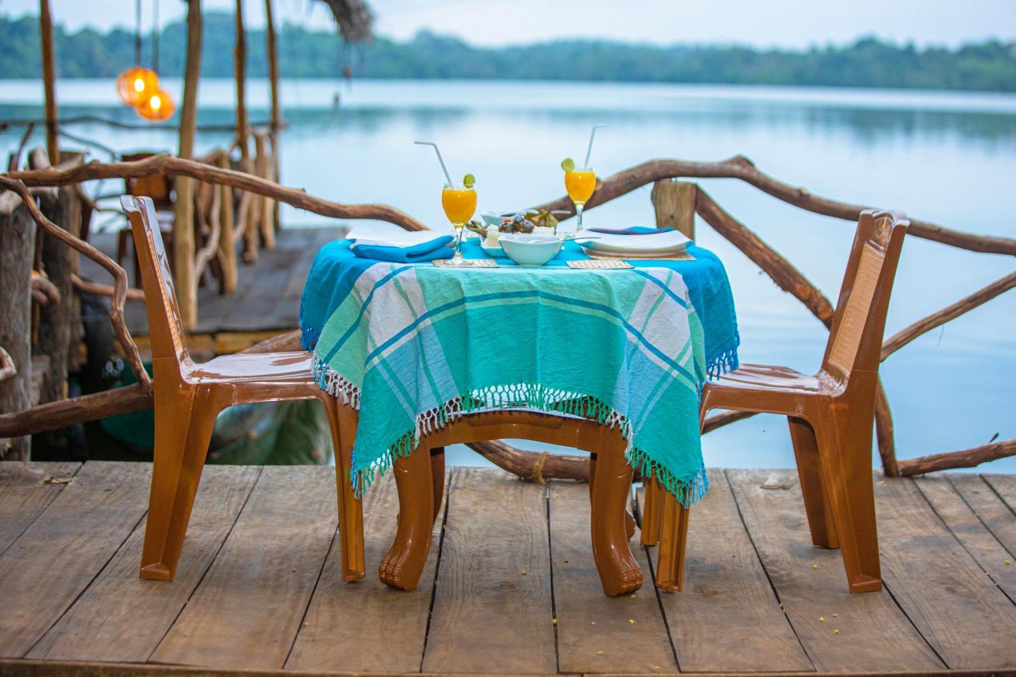 Aki Luna Lagoon Resort Hikkaduwa Bagian luar foto