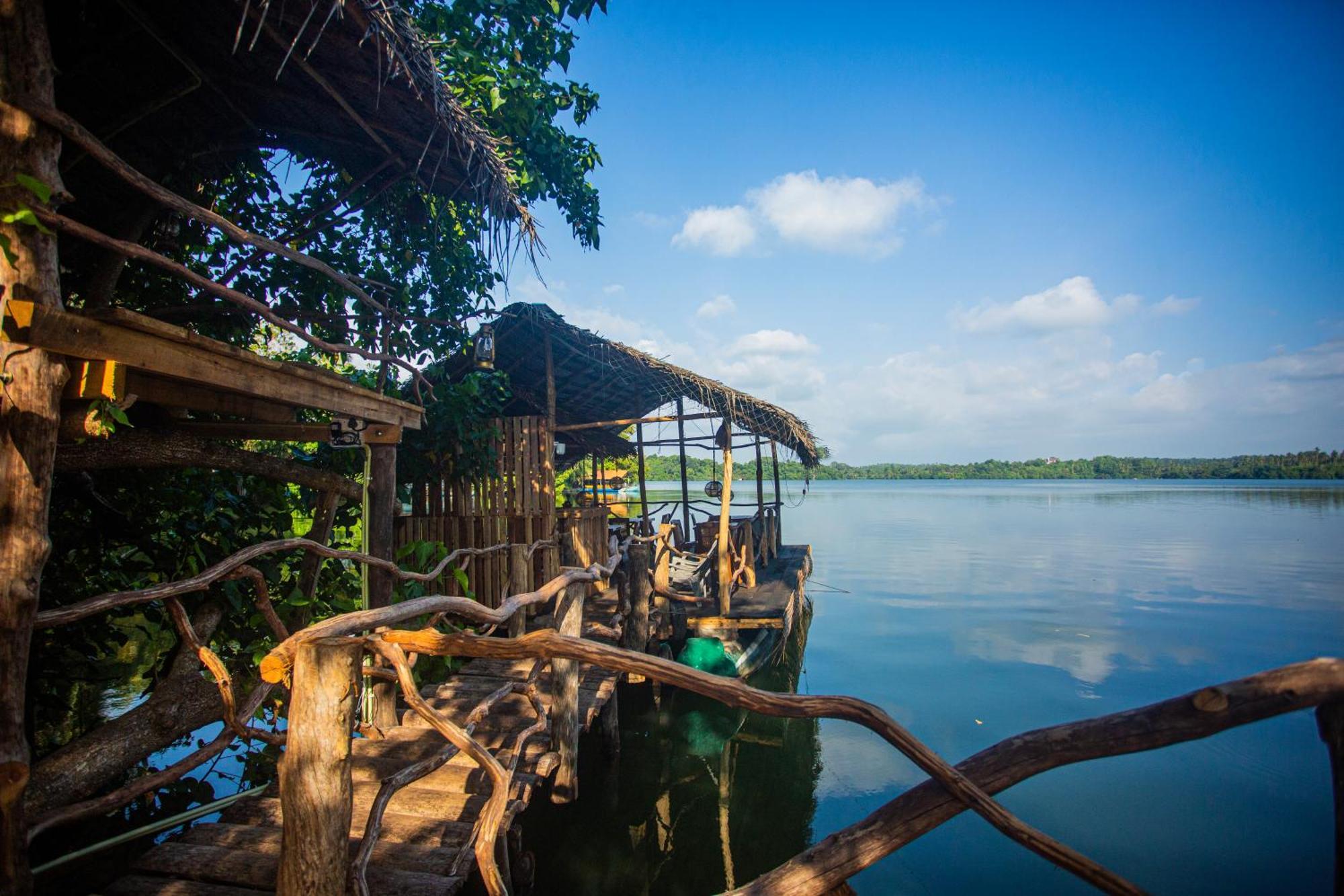 Aki Luna Lagoon Resort Hikkaduwa Bagian luar foto