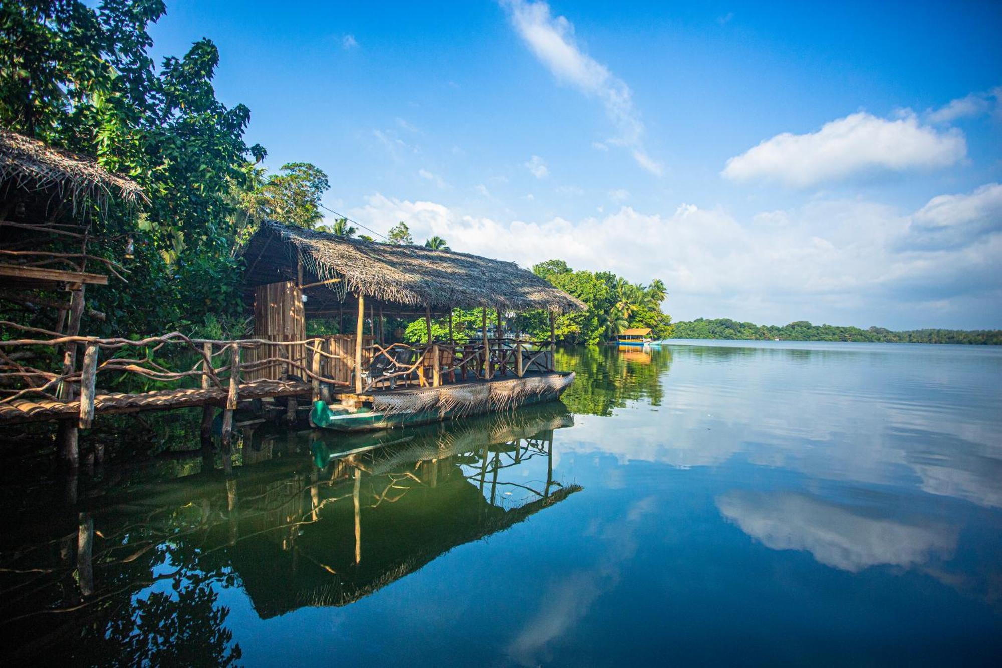 Aki Luna Lagoon Resort Hikkaduwa Bagian luar foto