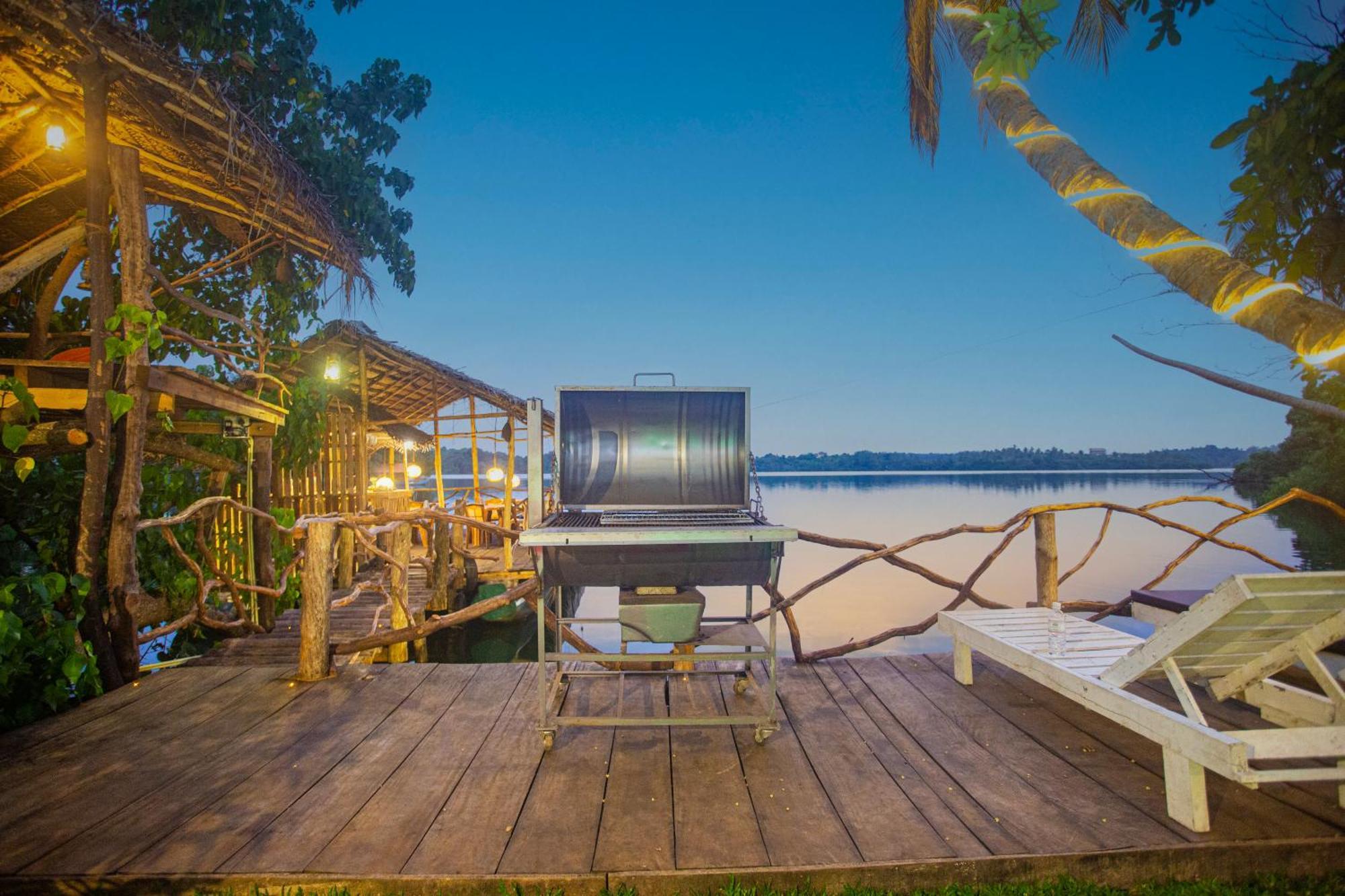 Aki Luna Lagoon Resort Hikkaduwa Bagian luar foto