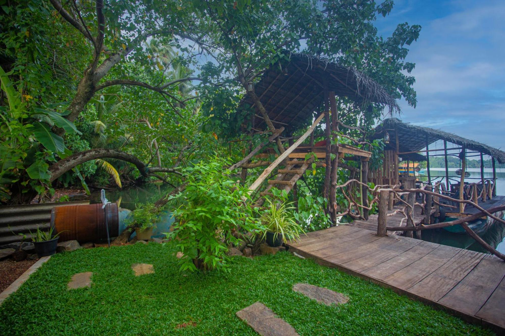Aki Luna Lagoon Resort Hikkaduwa Bagian luar foto