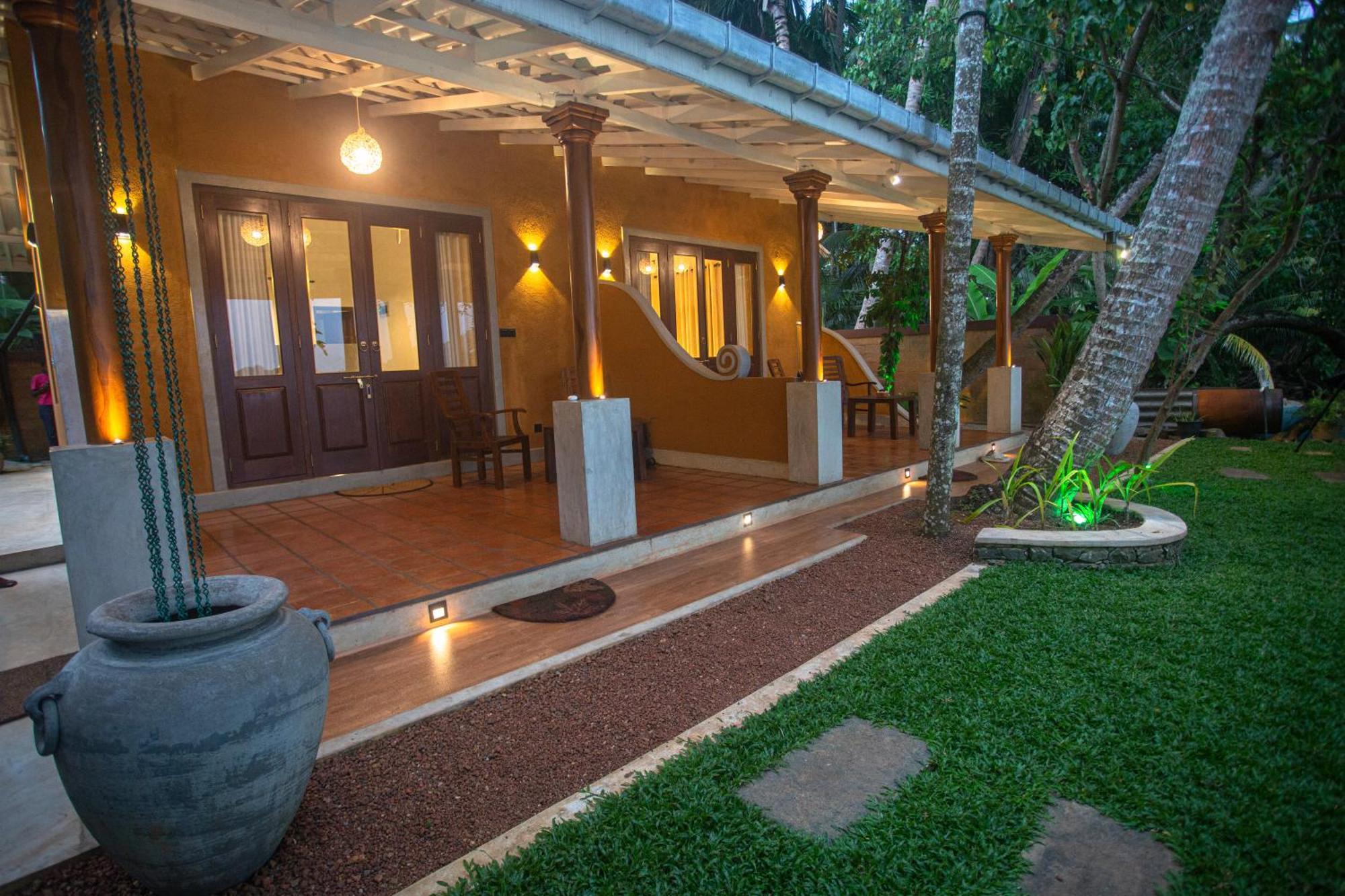Aki Luna Lagoon Resort Hikkaduwa Bagian luar foto