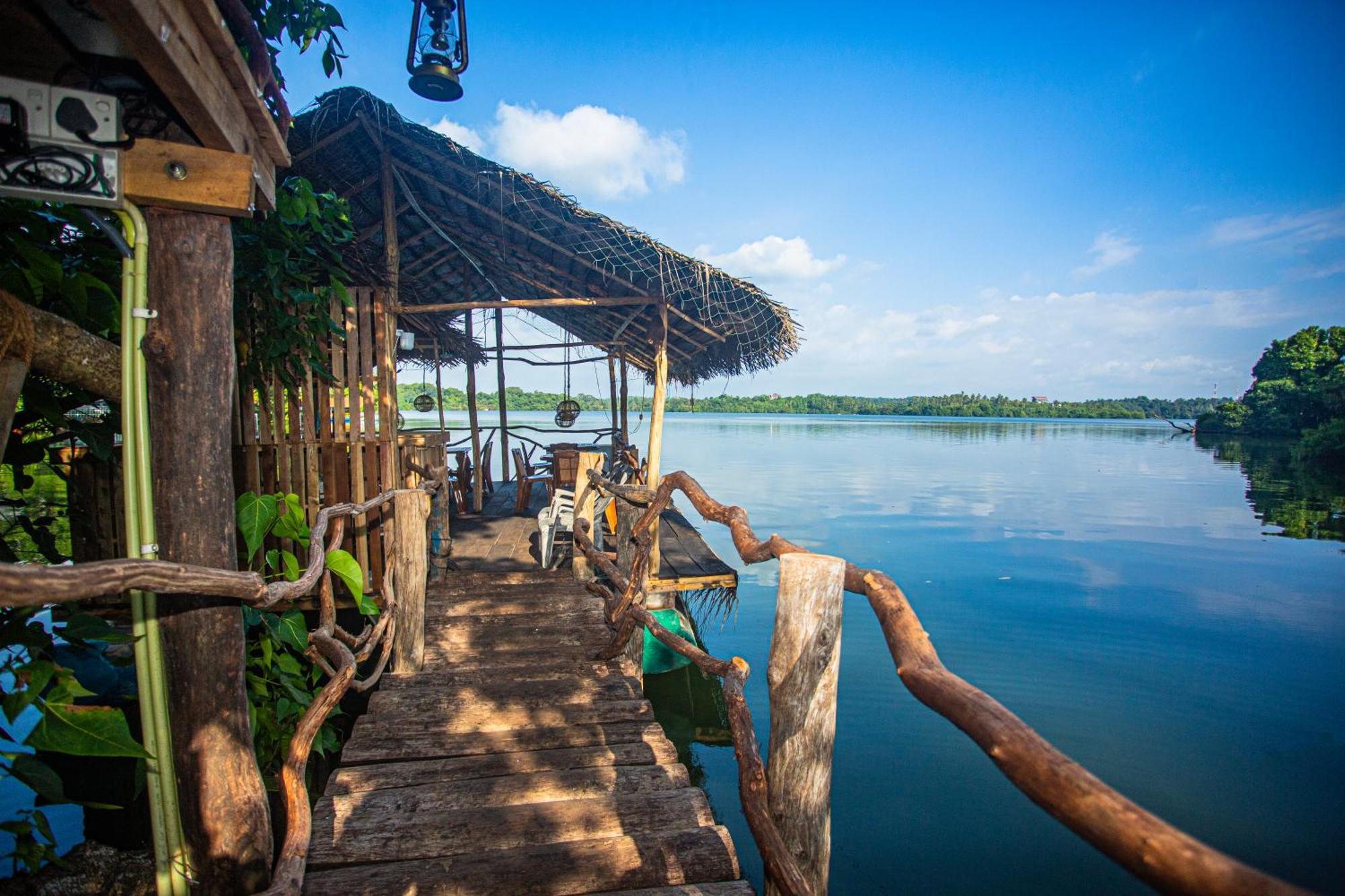 Aki Luna Lagoon Resort Hikkaduwa Bagian luar foto