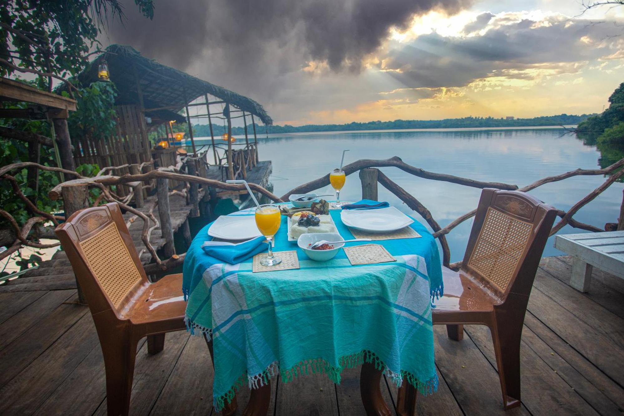 Aki Luna Lagoon Resort Hikkaduwa Bagian luar foto